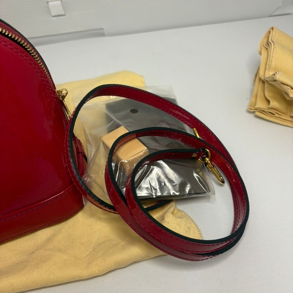 Louis Vuitton Red Crossbody Bag - Picture 7 of 7